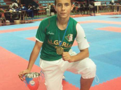 Des médailles, encore des médailles                                    El Yebdri Mustapha. karaté do