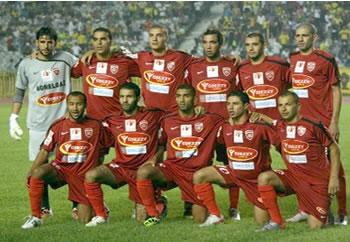 La dream team usmiste dans la grisaille                                    A QUELQUES JOURS DU DERBY FACE AU CRB