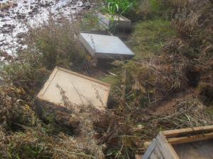 la crue a détruit les ruches