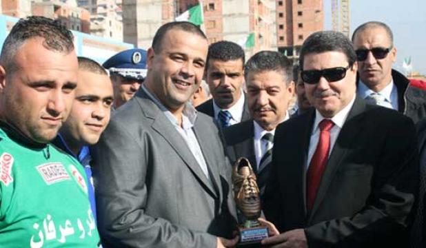 جانب من حفل تكريم اللواء هامل بوهران                                    ''راديوز'' تكرّم هامل