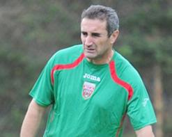 مناد متأثر بالهزيمة في سطيف ويقرر إحداث تغييرات ضد البرج                                    إدارة العميد ترفع شكوى ضد الحكم بوستر