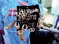 Marché informel de l'or à Oran                                    Plus de 400 milliards de bijoux à Médina Djedida