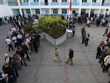 Les tunisiens aux urnes pour un vote historique