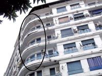 Sidi-M'hamed (Alger)                                    Prudence à l'approche de cet immeuble !