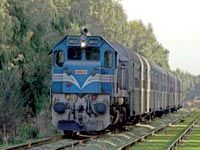 Bilan de cinquante ans de réalisations                                    Progrès dans les routes, retards dans le rail