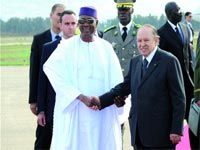Il est arrivé hier à Alger à la tête d'une importante délégation                                    Le président malien visite la SNVI