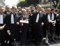 Les avocats contre un statut «limitant leur indépendance»                                    Les robes noires en grève pour trois jours