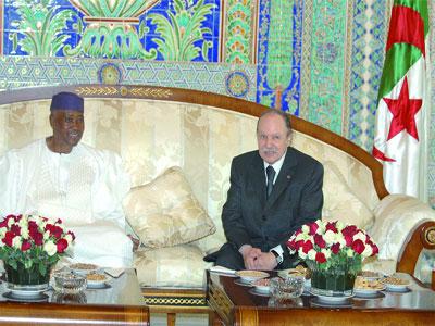 Le président malien annonce un contrat de 2 millions d'euros avec l'Algérie                                    En visite au complexe de Rouiba