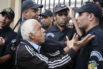 Les retraités malmenés                                    LEUR RASSEMBLEMENT A FAILLI TOURNER COURT