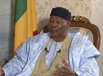 Un nouveau souffle pour les relations algéro-maliennes                                    Amadou Toumani Touré à Alger