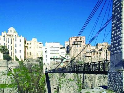 Infrastructures culturelles en quête d'harmonie architecturale                                    Le Palais du bey, la vieille ville de Constantine et les autres'
