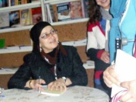 Un amour au-delà des pourparlers la poétesse                                    Vente-dédicace de Nina Lys Affane