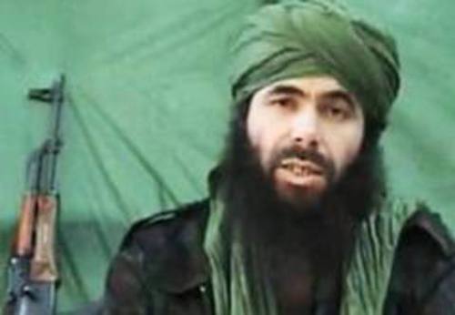 Le fils d'Abou Zeid révèle les détails de sa rencontre avec son père au Sahara                                    Il trafiquait armes et drogues vers la Libye et approvisionnait son père par l'essence et pièces de rechange