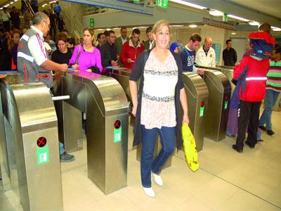 Le métro d'Alger fait l'événement                                    Enregistrant une grande affluence au premier jour de sa mise en circulation