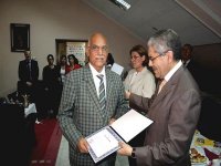 M. Djiar honore des moudjahidine et anciens cadres du secteur de la Jeunesse et des sports