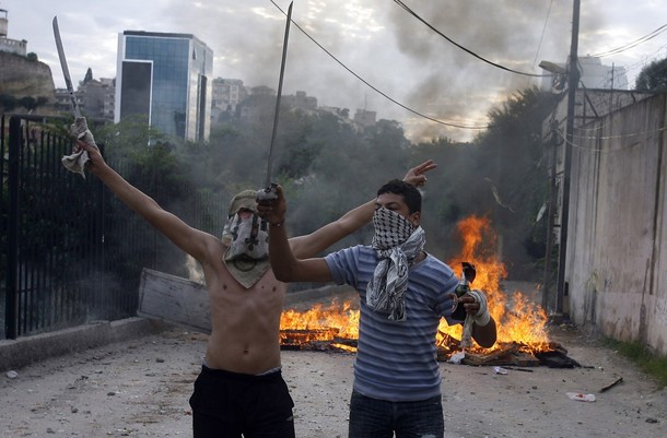 1 mort et plusieurs blessés                                    Barailles rangées à beni-messous