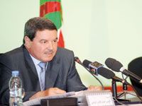 Le général-major Hamel devant les cadres de la DGSN                                    Le service public exige des compétences