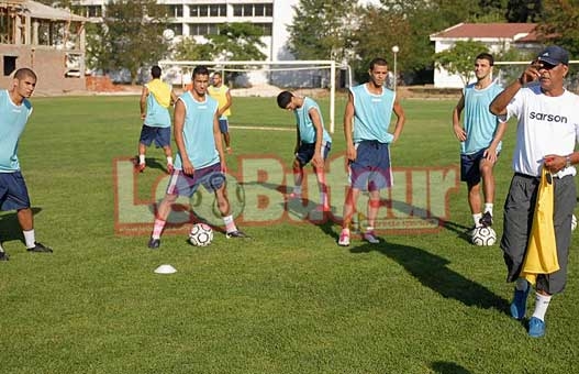 WAT : Amrani : «Ce n'est pas le moment d'évoquer le mercato»