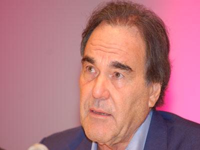 Oliver Stone, retour sur trente années d'engagement                                    Conférence de presse du cinéaste américain à la salle Ibn Zeydoun