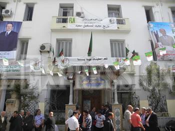 1000 communes... à tout prix!                                    BELKHADEM INSTRUIT LES MOUHAFEDHS