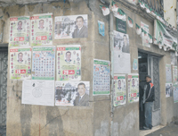 Elections locales/ Affiches placardées anarchiquement pour la campagne                                    Qui va nettoyer nos murs '