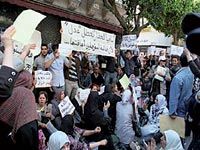 Les acquéreurs réclament leurs logements achetés il y a 9 ans                                    3e jour de rassemblement devant l'agence AADL à Tizi Ouzou