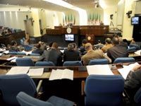 Alors que les députés critiquent le projet de loi sur les partis                                    APN : le FLN fait de la résistance