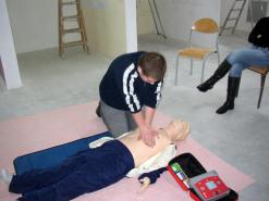 برنامج تكويني في تقديم الإسعافات الأولية للشرطيات بسطيف                                    قصد تمكين الشرطية من إسعاف النساء