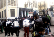 Tension après qu'un policier ait blessé un jeune à Mostaganem                                    RETOUR AU CALME, LE WALI PROMET JUSTICE