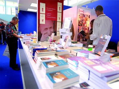 Les ouvrages historiques inondent les quelques librairies                                    Même s'ils sont différemment appréciés par les lecteurs