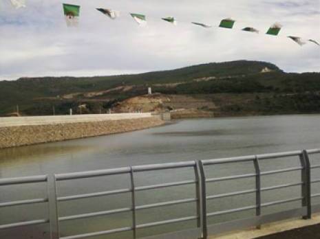 L'eau se fait toujours rare                                    Barrages et réseaux d' AEP