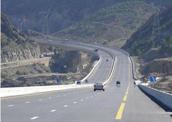 Ça passe à Bouzegza                                    AUTOROUTE EST-OUEST