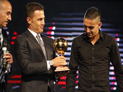 Ryad Boudebouz lauréat                                    Ballon d'Or 2011 du meilleur footballeur algérien