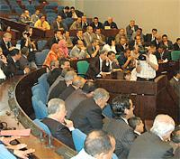 Le niet du MSP annonce son retrait de l'Alliance                                    Le RND et le FLN adoptent le projet de loi sur les partis