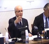 La France et l'Algérie doivent continuer à travailler dans 