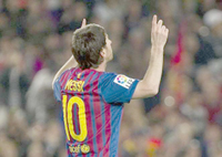 A l'étranger                                    Il devient plus fort que Gerd Müller / Messi, une machine à records !