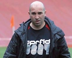 مجاهد و لاعبوه يحملون الحكم عوينة مسؤولية الخسارة في مستغانم                                    نصر حسين داي