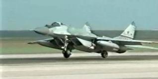 Collision entre deux avions de combat au cours d'une mission d'entraînement de nuit