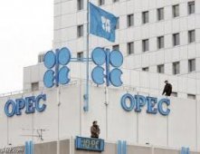 الجزائر تعارض الخيار السعودي وتنضم إلى معسكر المؤيدين لرفع أسعار النفط