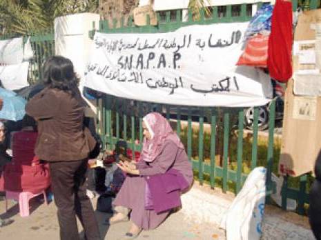 Les enseignants contractuels réclament leur intégration                                    Ils étaient hier encore devant l'annexe du ministère de l'éducation nationale