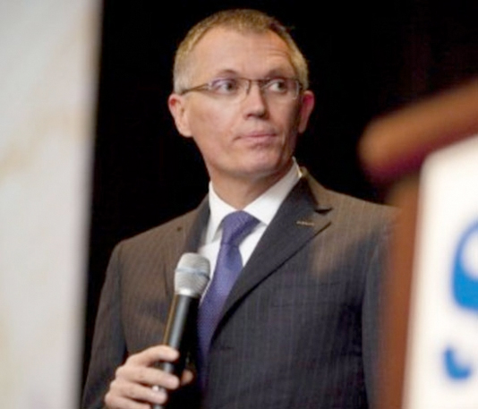 Carlos Tavares, DG de Renault, bientôt à Alger                                    Projet d'usine automobile Renault en Algérie