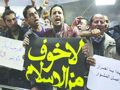 L'islamisme au secours de la crise identitaire au Maghreb                                    En raison de l'échec des Etats indépendants à mener à bon port leurs projets de société