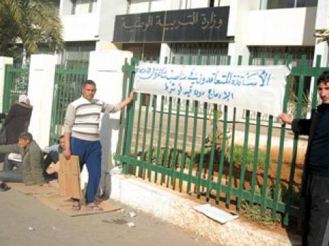 Les nuits cauchemardesques des contractuels de l'éducation                                    Ils observent un sit-in permanent à Alger depuis quinze jours