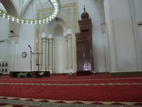 قيّم يوقف سارق أموال الزكاة بمسجد في معسكر