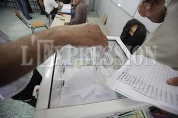 1500 bombes à retardement                                    L'AVENIR INCERTAIN DES NOUVELLES COMMUNES