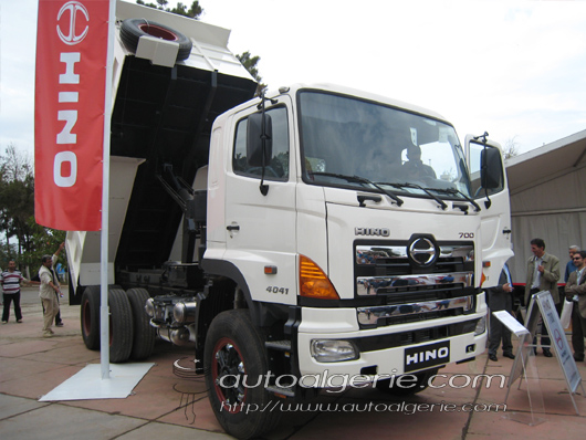 Conçu pour la longévité                                    Toyota présente son nouveau hino 300