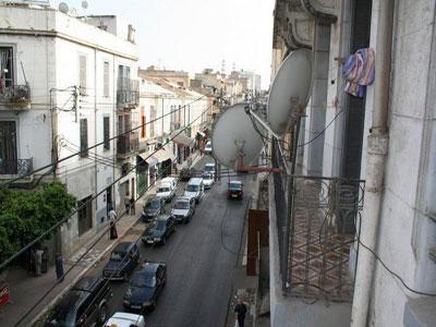 Ruelles et boulevards de Tlemcen encombrés                                    Faute d'espaces de garage appropriés dans la ville