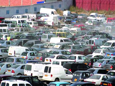encombrements et stationnements anarchiques à Oran                                    En attendant l'aboutissement des projets de réalisation de 9 parkings à étages