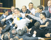 Ukraine : bagarres de députés au Parlement