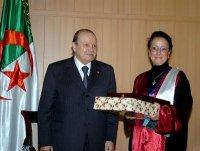 Le président Bouteflika honore douze enseignants universitaires promus au rang de professeur